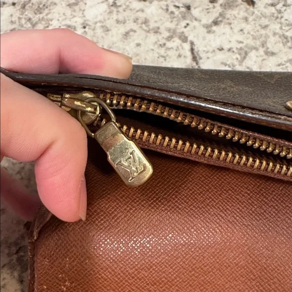 Louis Vuitton wallet - Picture 8 of 9